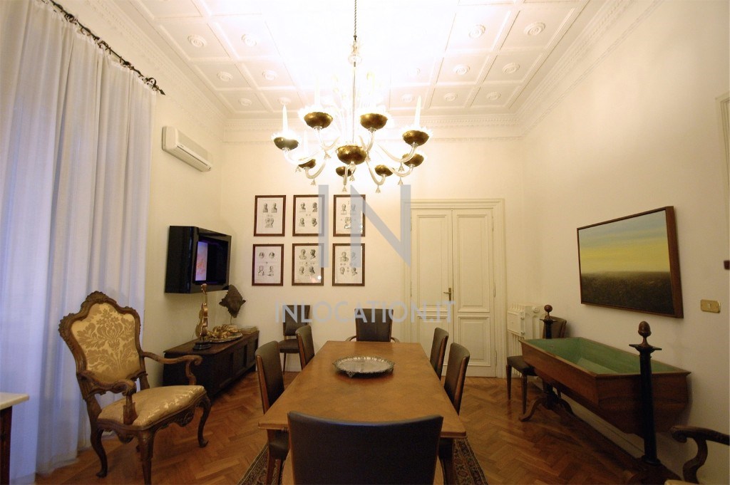 Illuminazione Da Ufficio Roma : Ufficio in stile anni 50 70 a roma location per cinema fiction